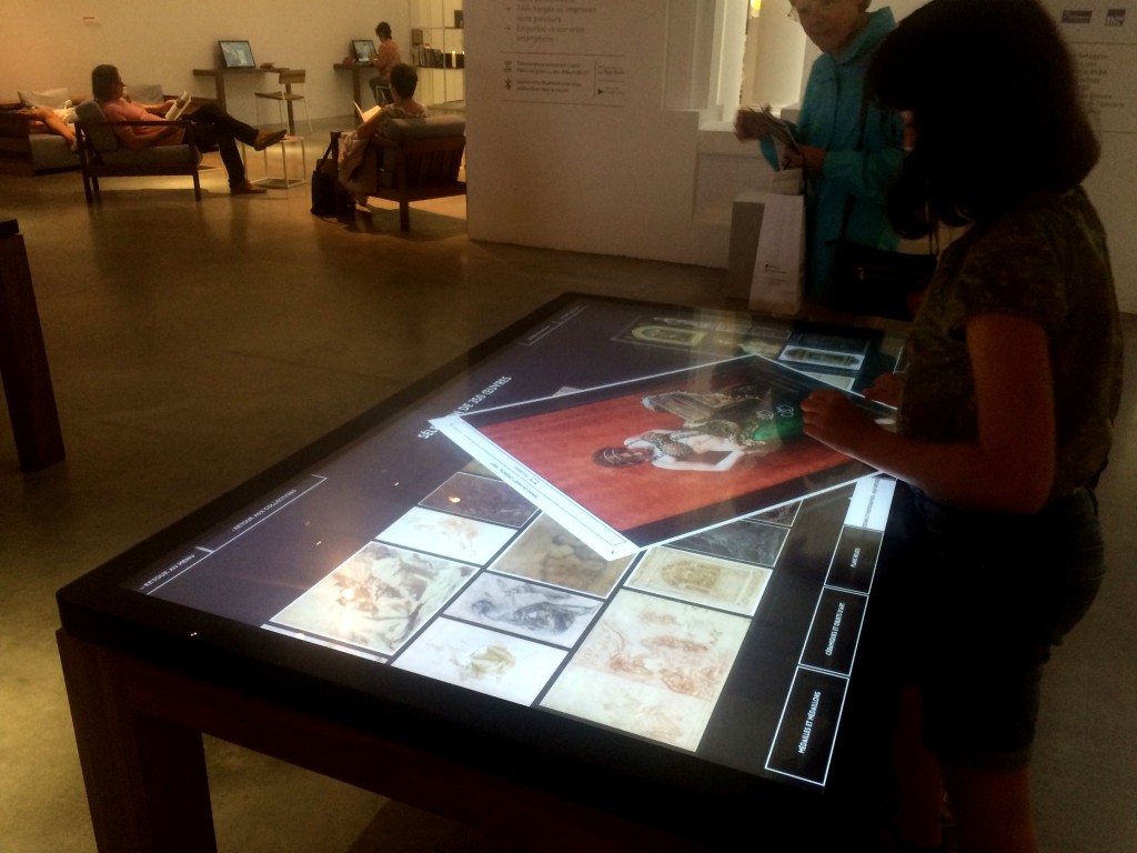 Espace numérique, écran interactif accueil beaux-arts, écran multitouch